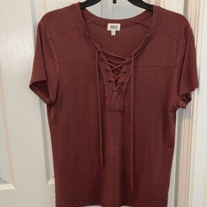BKE Women's Lace-Up Short Sleeve Top - Brownish/Burgundy